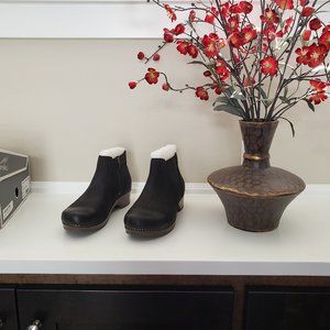 Dansko Barbara bootie NIB 40